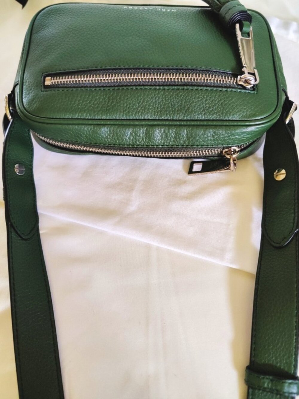 Marc Jacobs Zoom Leather Camera Crossbody Bag with Tassel in Evergreen, NWOT - Picture 10 of 13